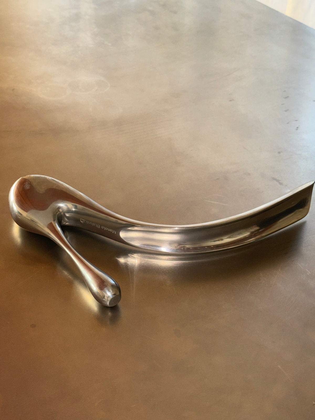 MANOLO BLAHNIK SHOEHORN